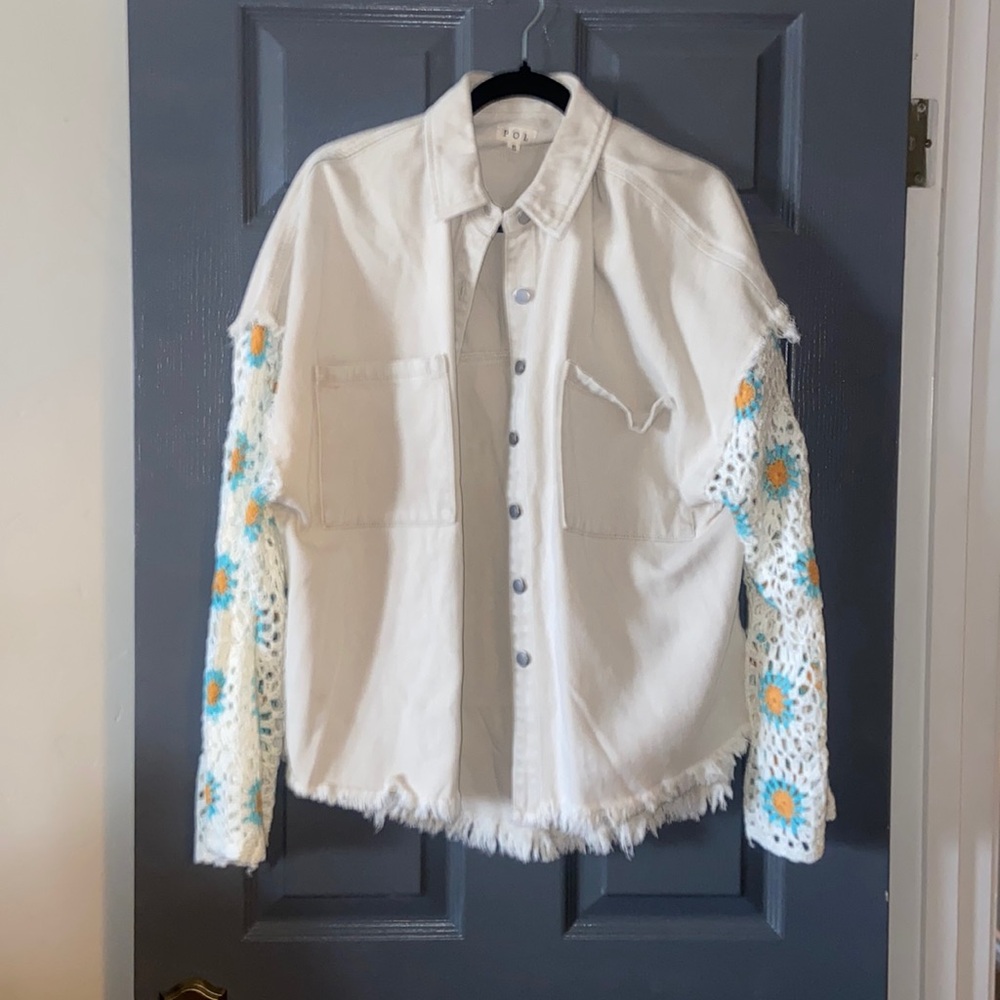 Oversized cute top with crochet flower sleeves